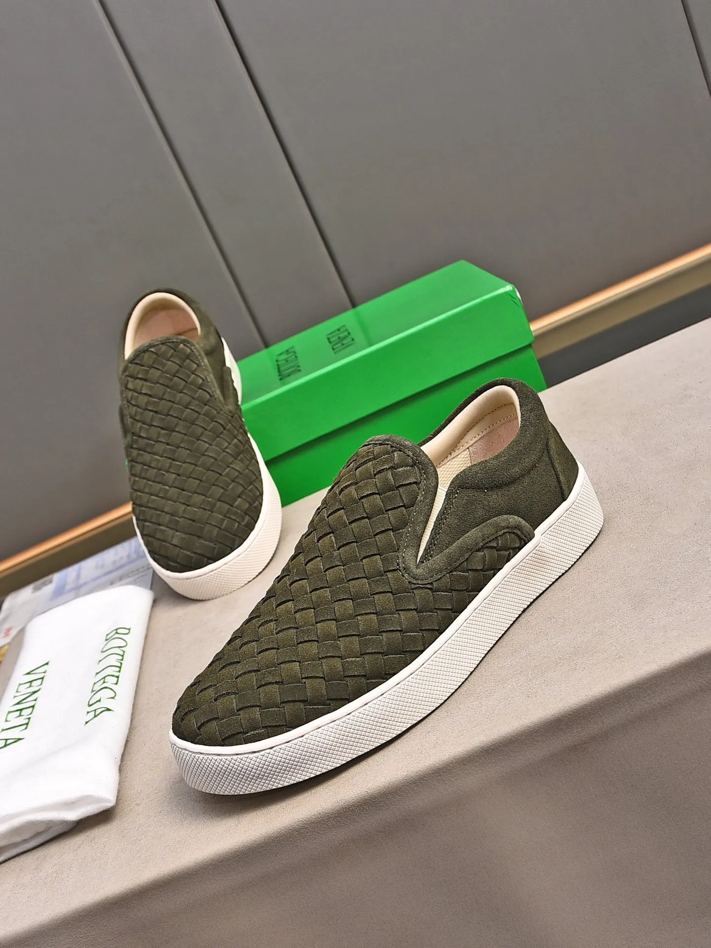 Men's shoes 💰460 [Sleeves series] BOTTEG* VENET* - high-end boutique Size: 38-44 (45 customized) BV new product, first-layer cowhide artificially woven classic style harmoniously blends with contemporary fashion temperament, rubber soles are light and flexible, water-dyed sheepskin pads! [Taobao, Tmall, and live streaming are the first choices]